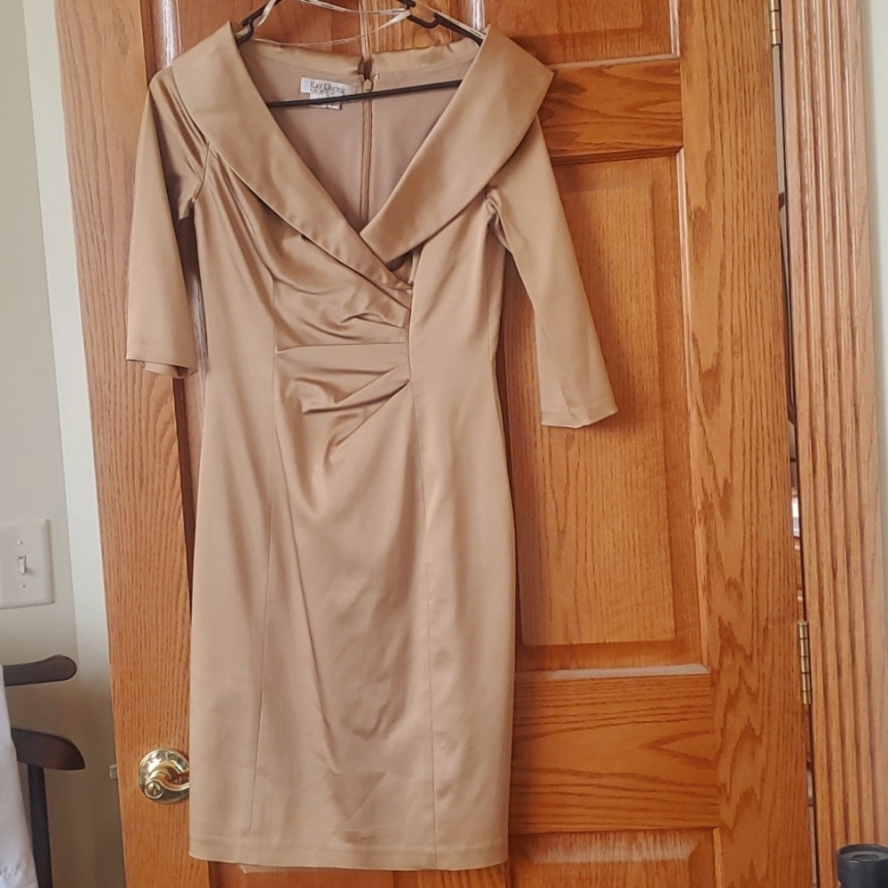 Kay Unger Evening Cocktail party gold satin sheath dress 2 portrait collar